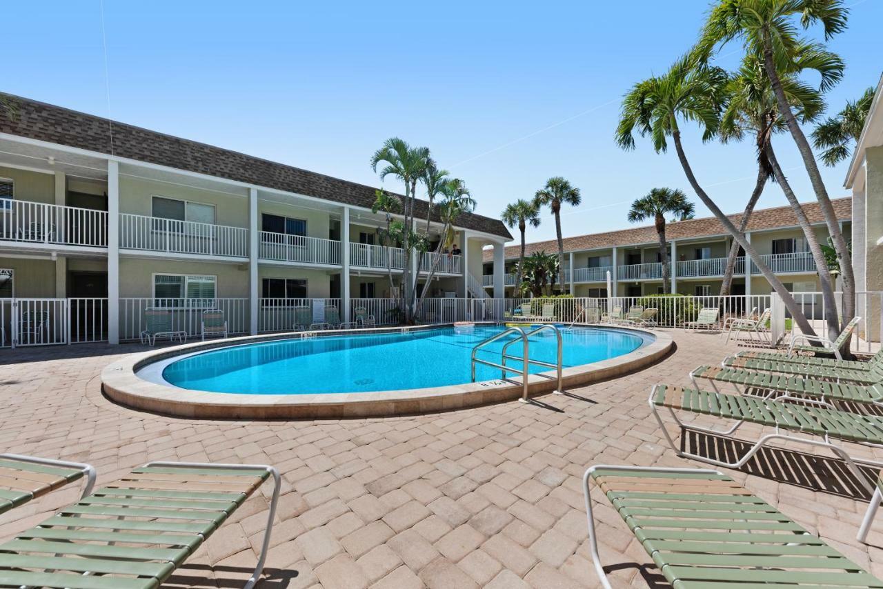 Nautilus 105 Apartment Anna Maria Exterior photo